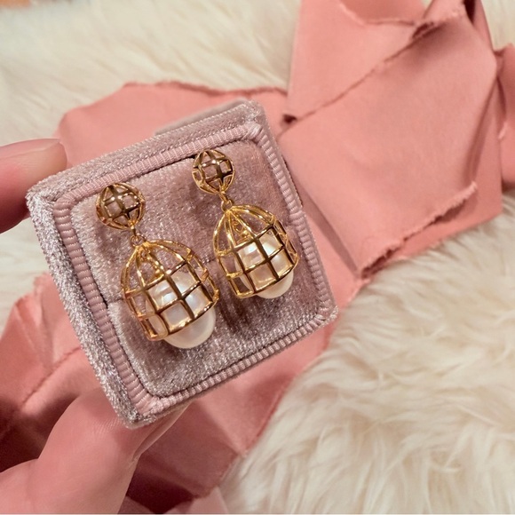 Elegant Gold and Fresh Water Pearl Drop Earrings - Picture 5 of 9